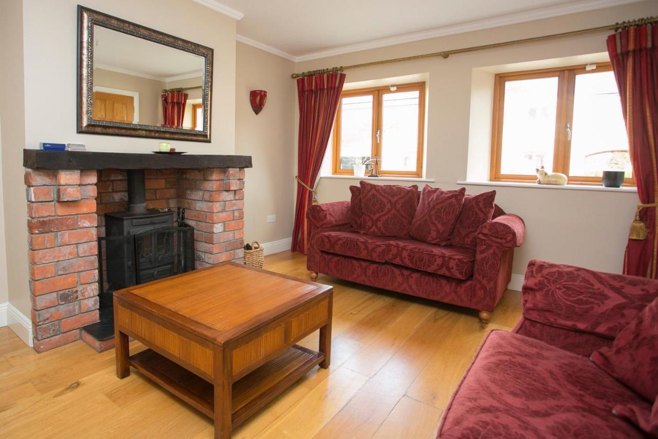 Decoy Country Cottages Navan Exterior photo